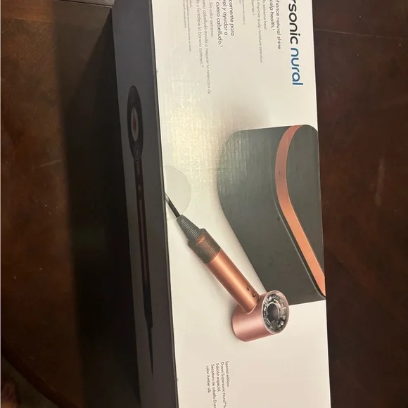 Dyson Supersonic Nural™ hair dryer
(Amber silk) - Picture 6 of 7